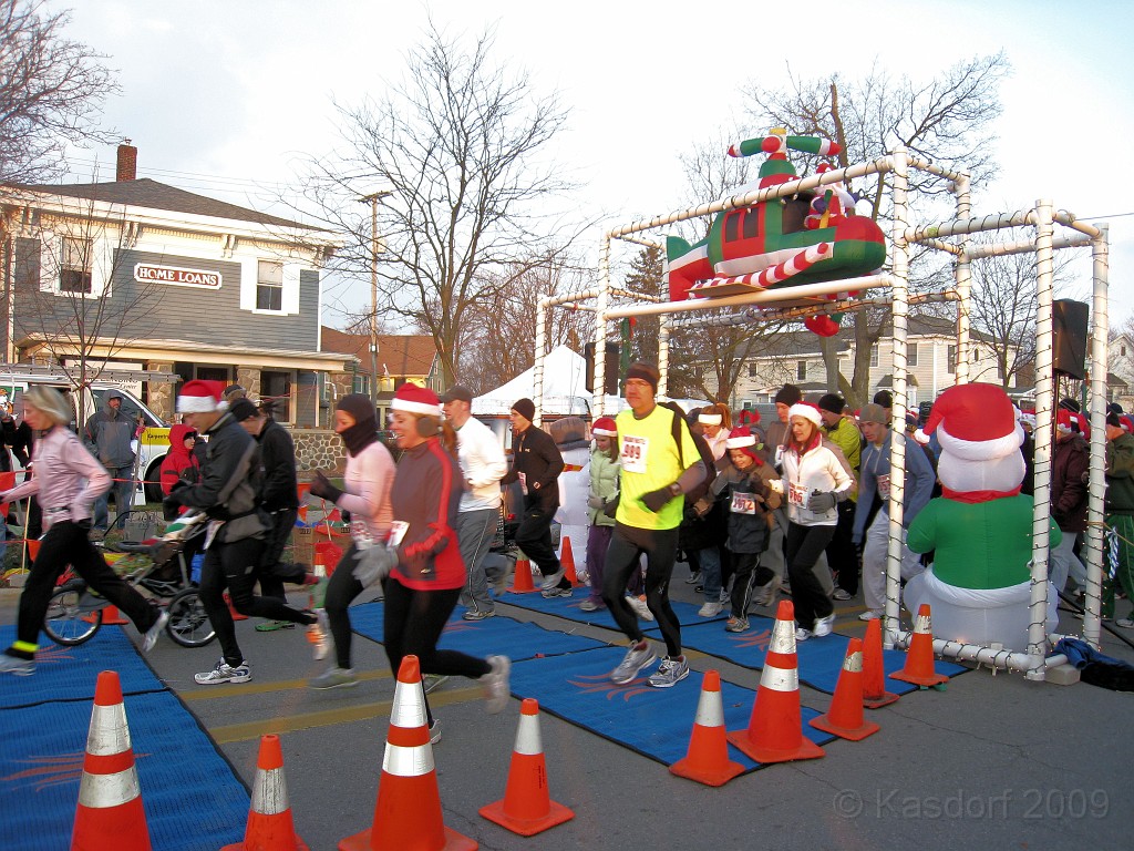 Holiday Hustle 5K 2009 305.jpg - The 2009 running of the Holiday Hustle 5K put on by Running Fit in Dexter Michigan on a sunny but 28 degree on December 5, 2009.